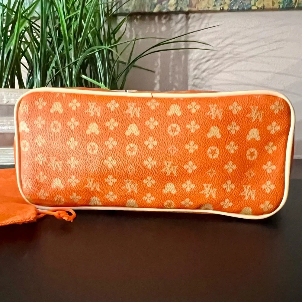 DISNEY Magic Kingdom Birkin-Inspired Satchel - Picture 6 of 12